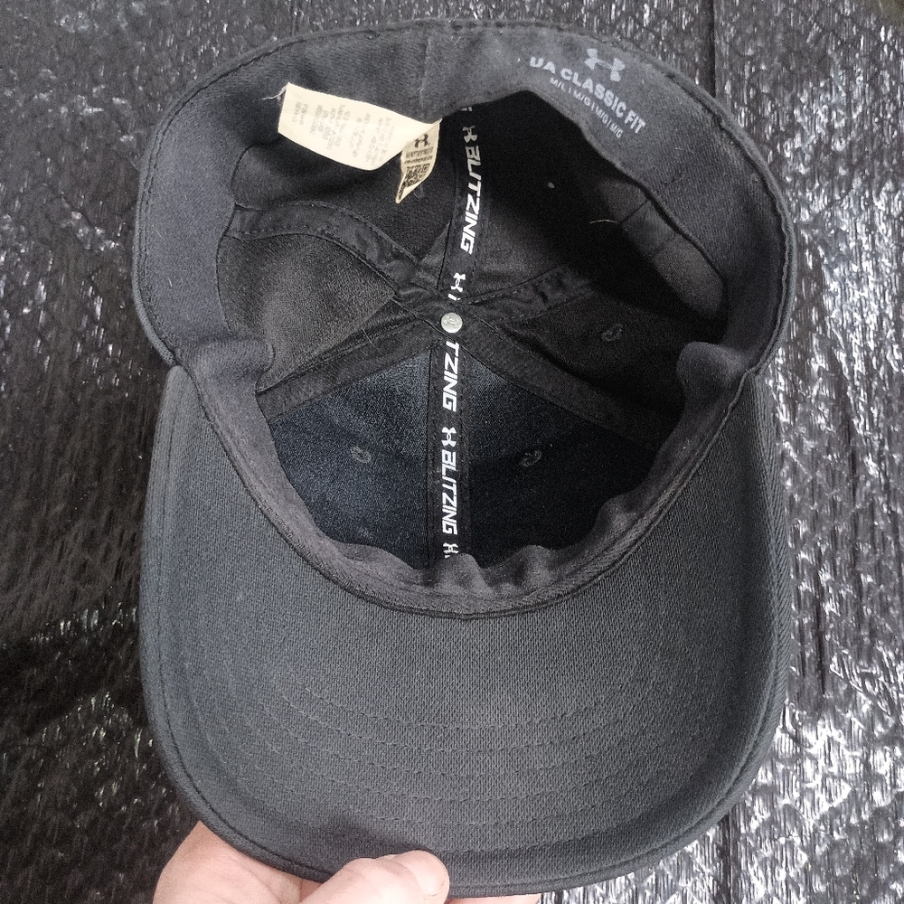 Under Armour White Athletic Hat Essential Accessory - Picture 9 of 15